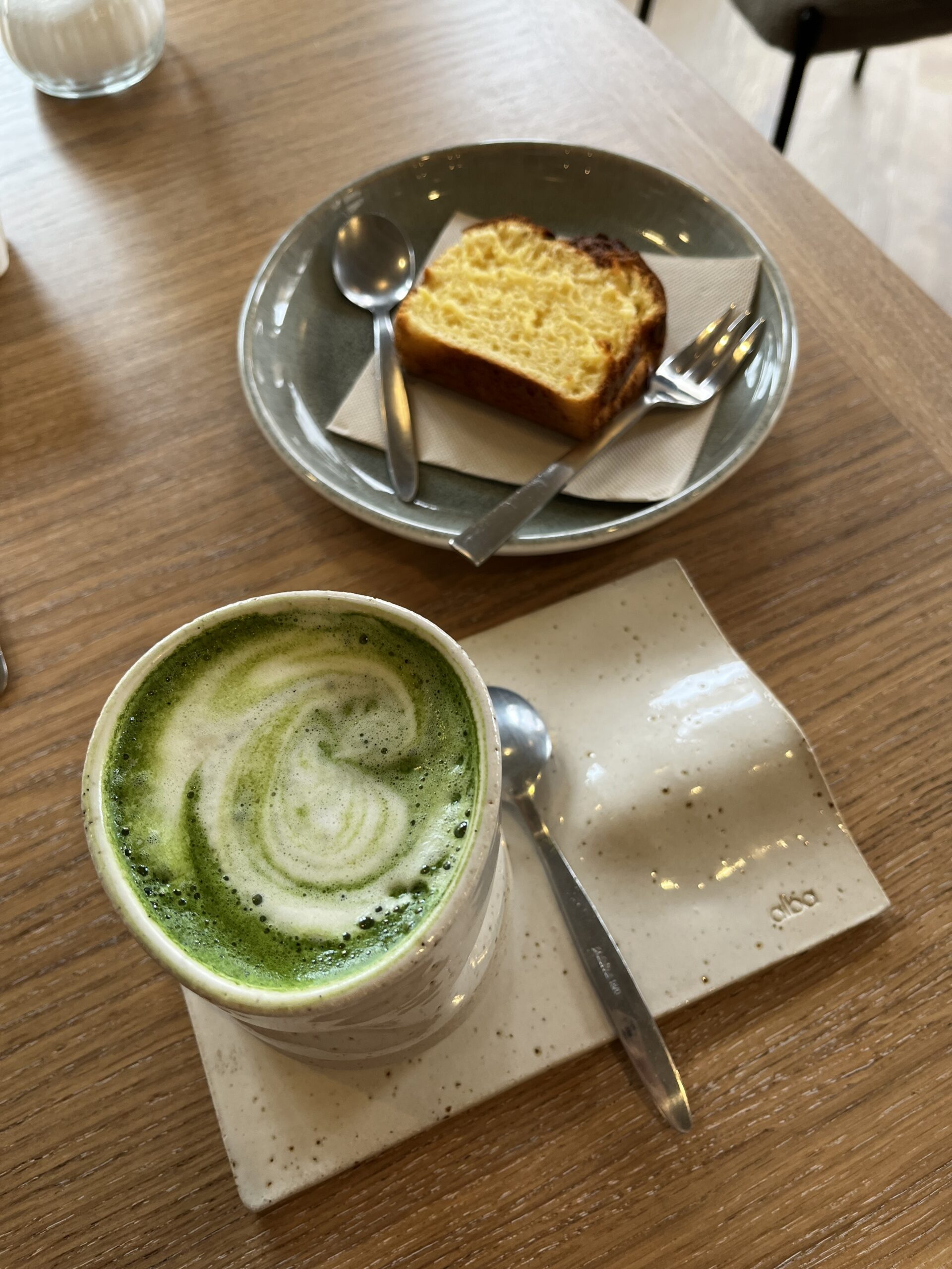 Matcha et gâteau lors d’une précédente visite au Café Alba
