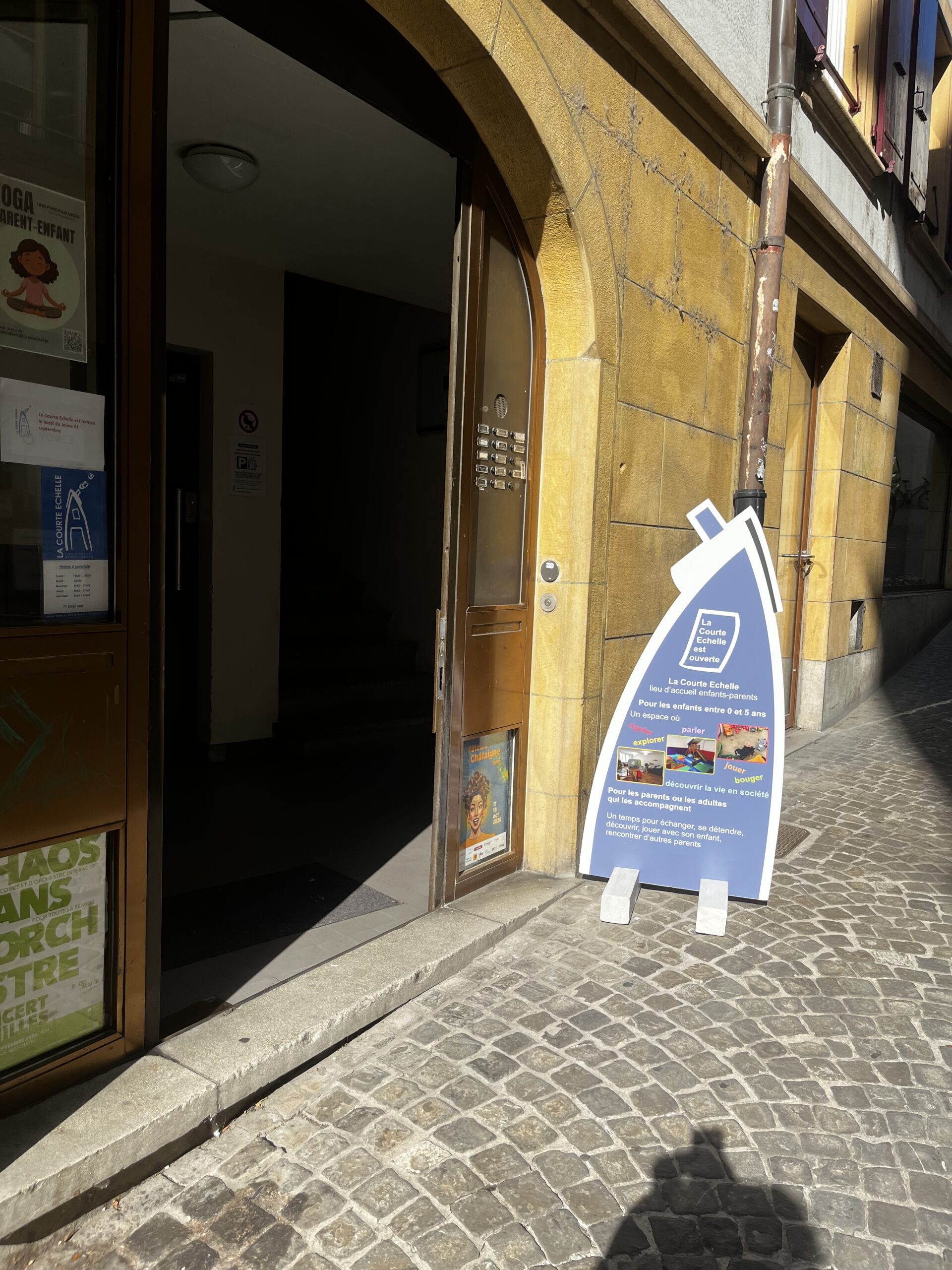 L’extérieur de La Courte Échelle à Neuchâtel, lors de notre première visite.
